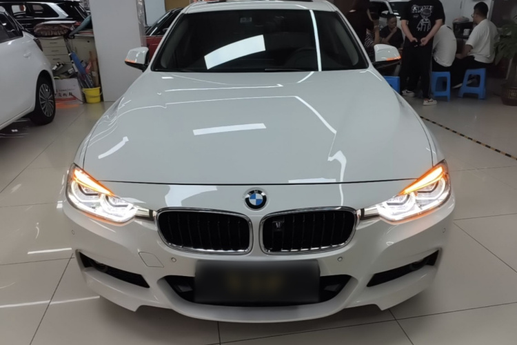 BMW 3 Series 2018 immagine di auto #3