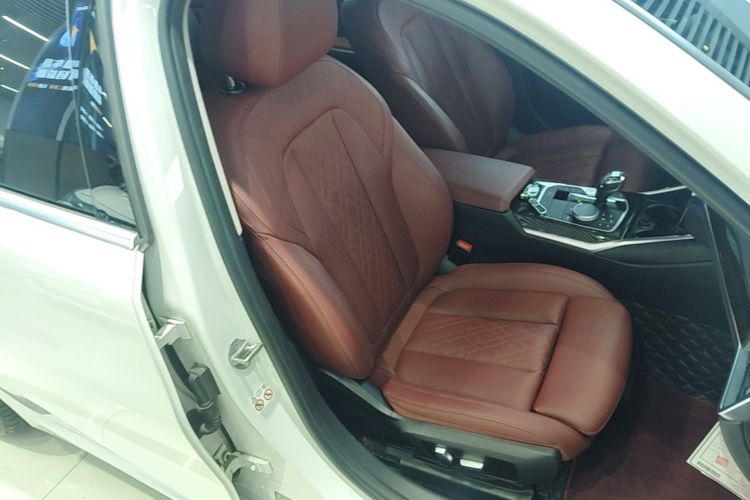 BMW 3 Series 2022 car image #24