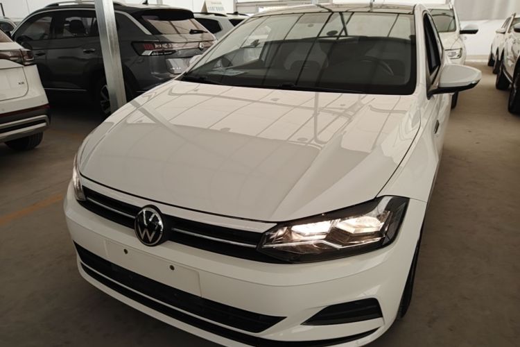 Volkswagen Polo 2021 car image #2