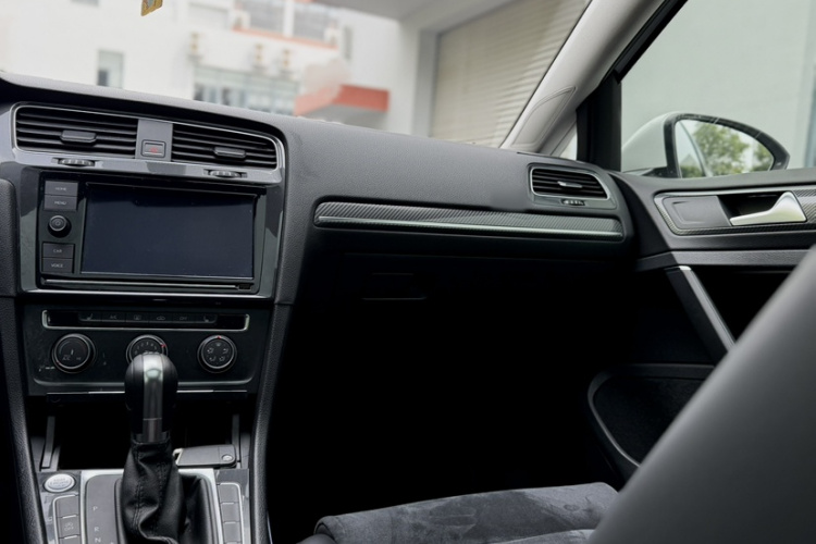 Volkswagen Golf 2019 car image #23
