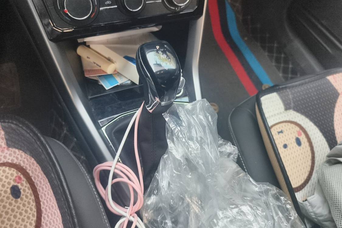 Volkswagen T-Cross 2020 car image #27