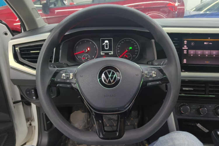 Volkswagen Polo 2021 car image #11