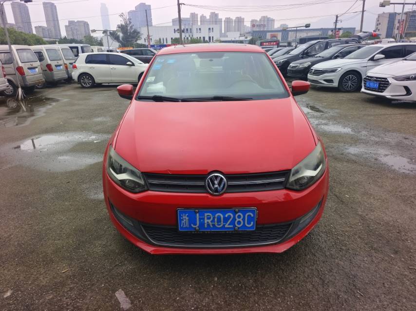 Volkswagen Polo 2014 car image #2