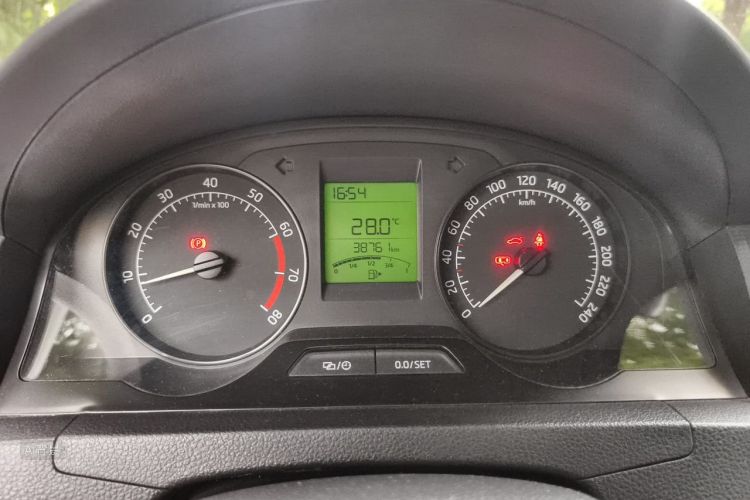 Skoda Rapid 2016 #13 Skoda Rapid 2016 image de voiture #13