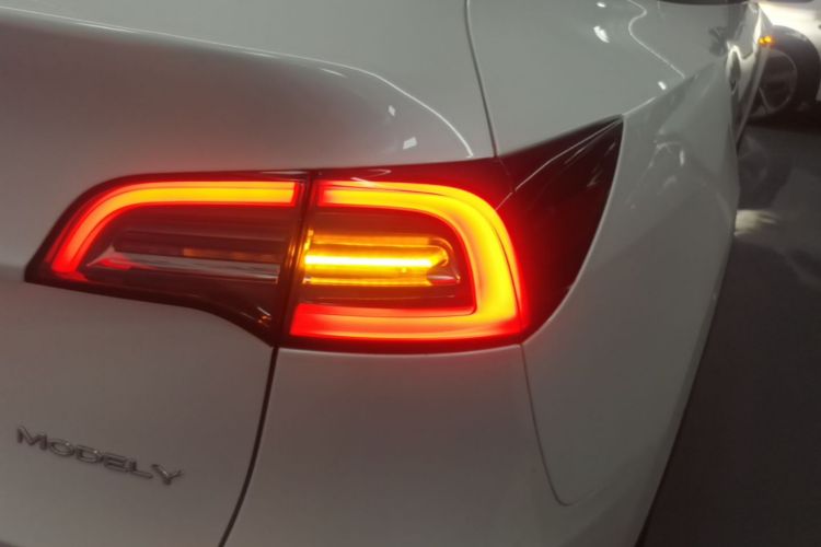 Tesla Model Y 2024 #8 Tesla Model Y 2024 immagine di auto #8