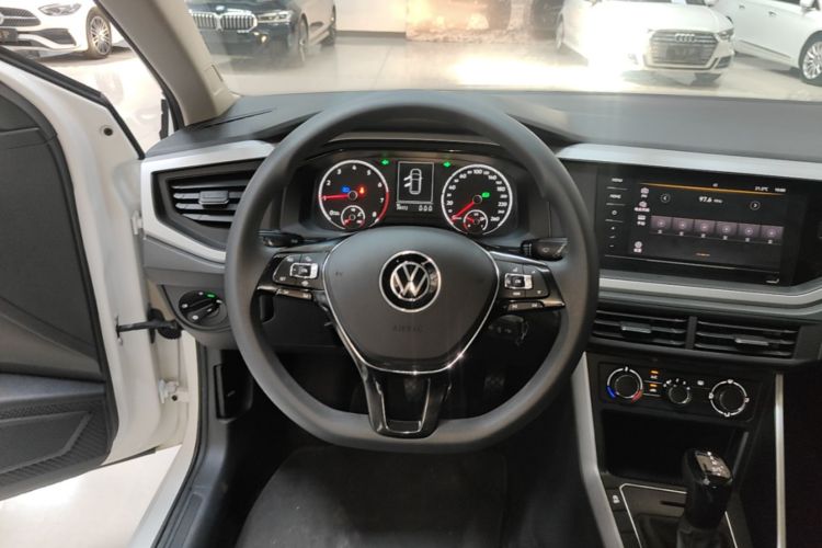 Volkswagen Polo 2022 car image #11