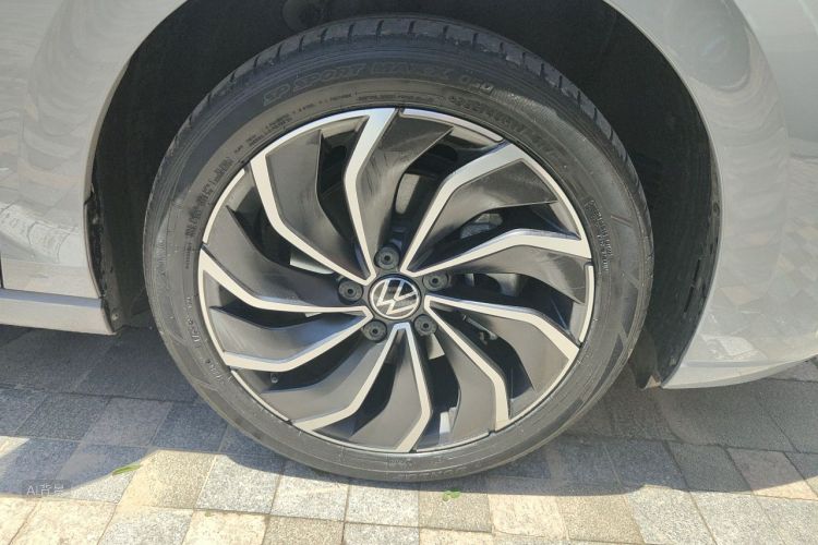 Volkswagen Golf 2022 car image #9