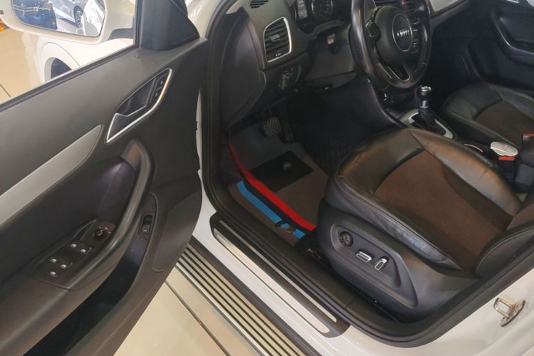 Audi Q3 2017 car image #16