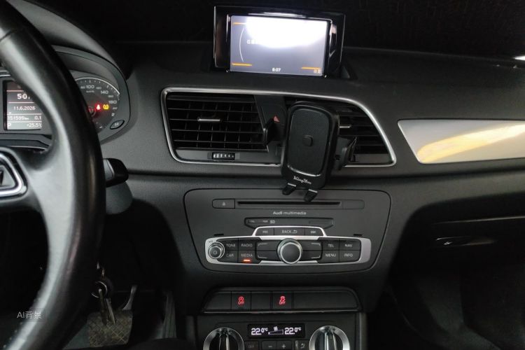 Audi Q3 2015 car image #15