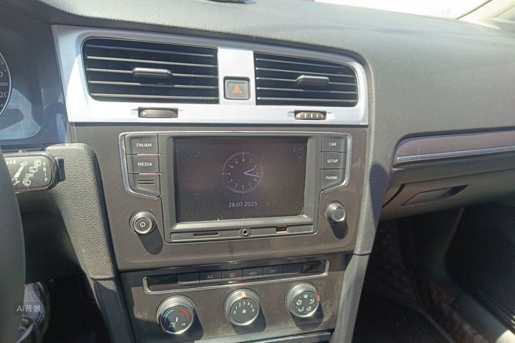 Volkswagen Golf 2017 car image #15