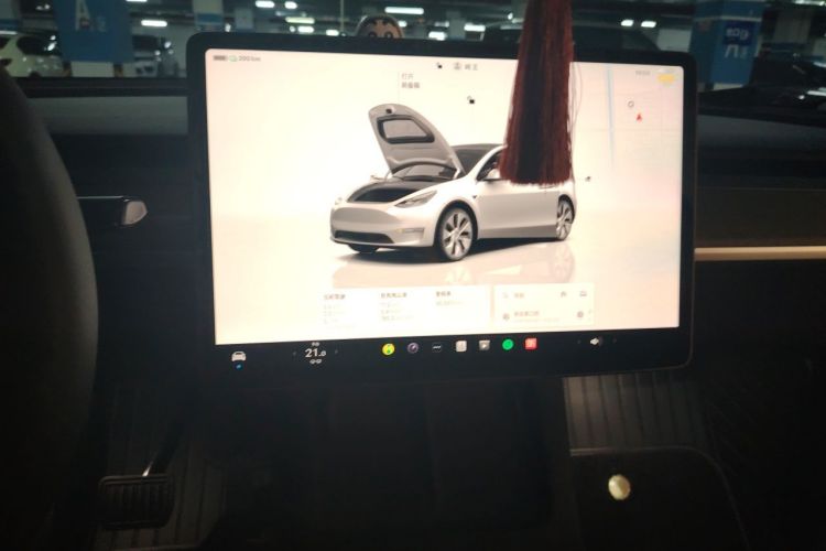 Tesla Model Y 2023 car image #13