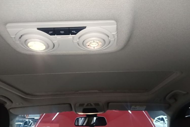 BMW 3 Series 2018 car image #20