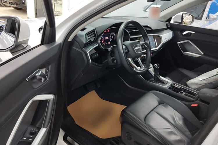 Audi Q3 2021 car image #16