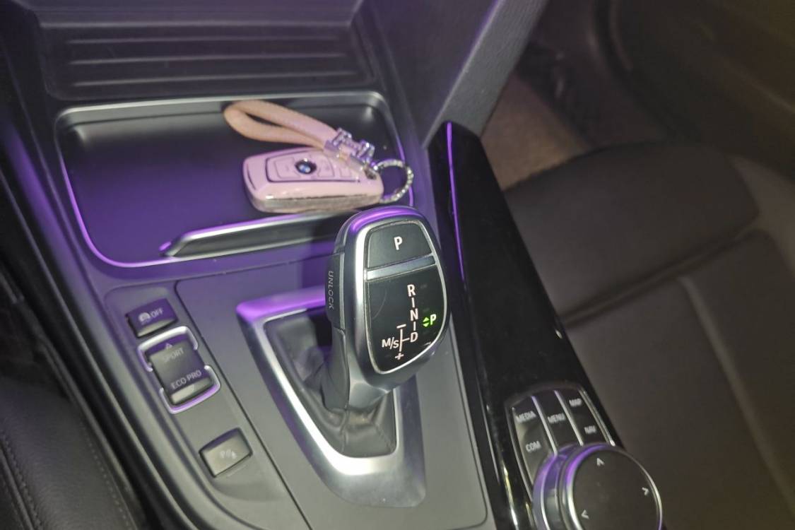 BMW 3 Series 2017 #27 BMW 3 Series 2017 car image #27
