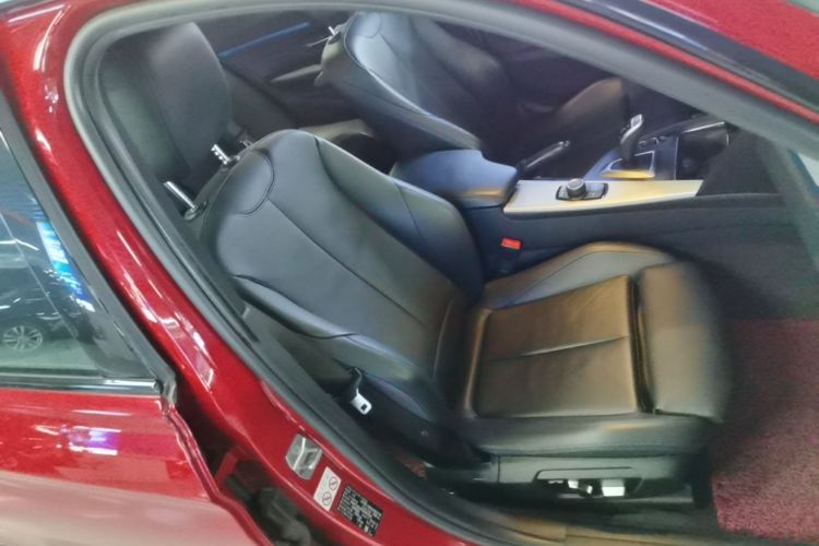 BMW 3 Series 2019 car image #24