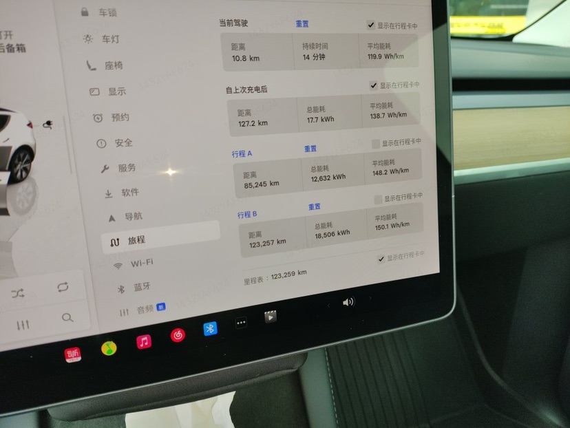 Tesla Model Y 2022 #4 Tesla Model Y 2022 car image #4