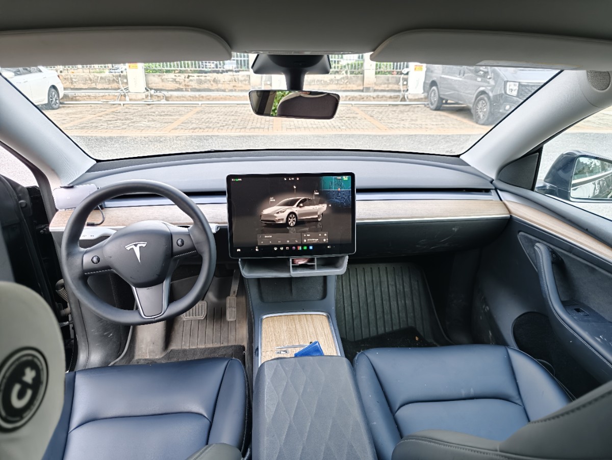 Tesla Model Y 2022 #4 Tesla Model Y 2022 car image #4