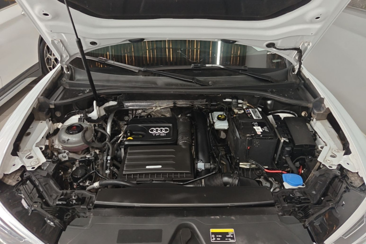 Audi Q3 2022 car image #20