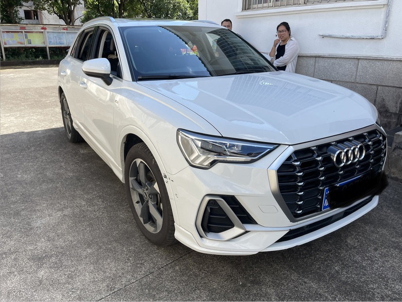 Audi Q3 2021 car image #2