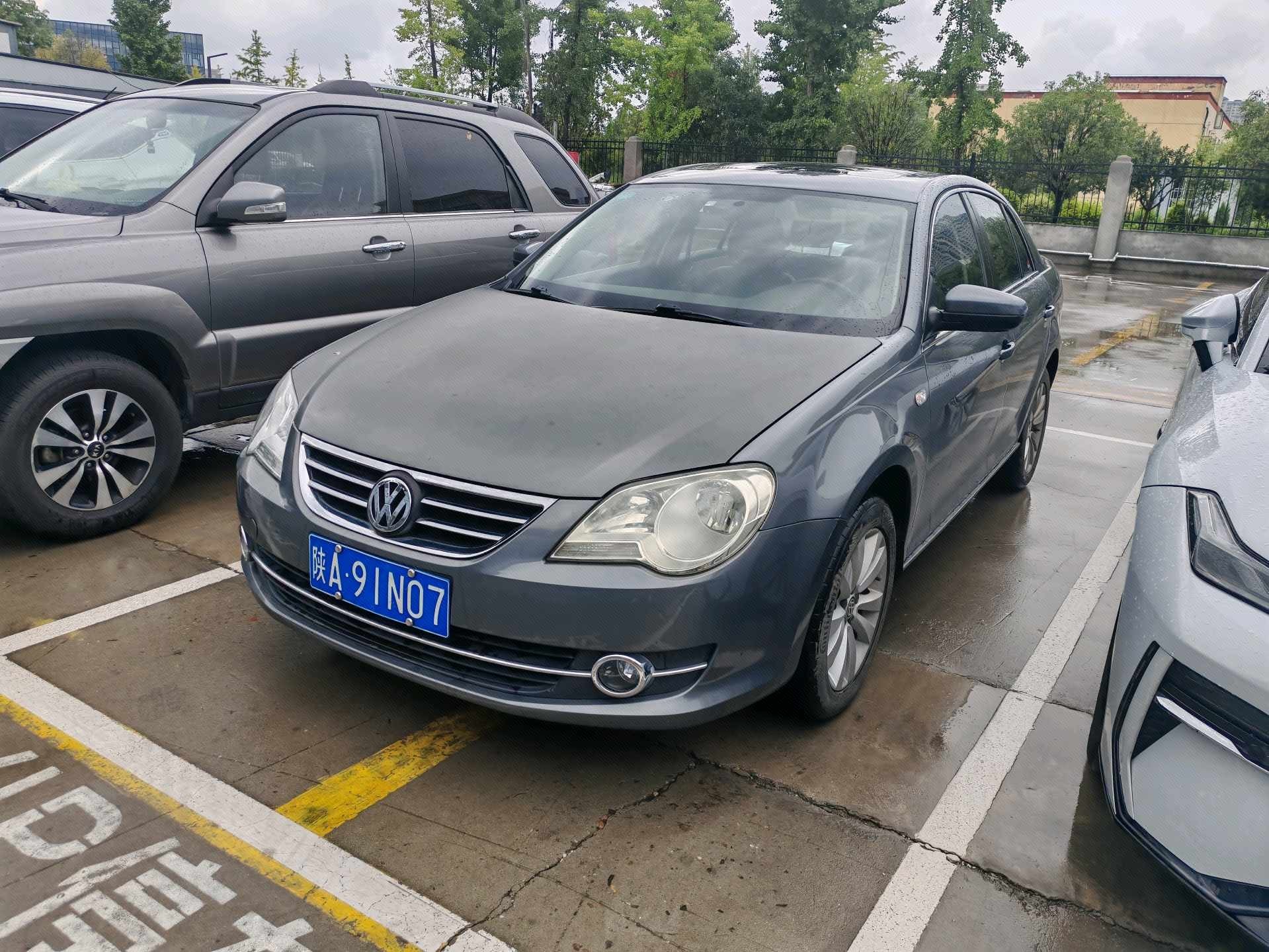 Volkswagen Bora 2012 car image 