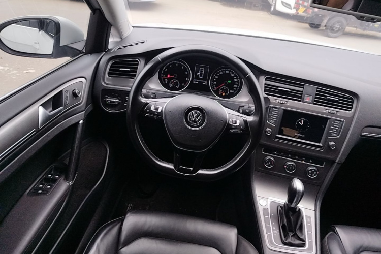 Volkswagen Golf 2015 car image #11