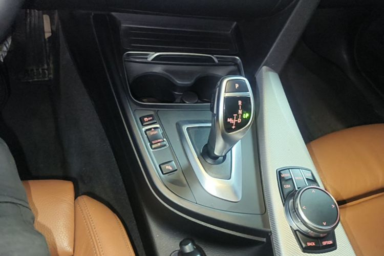 BMW 3 Series GT 2018 صورة سيارة #14
