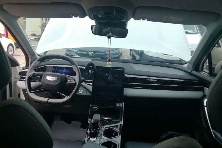 GEELY Boyue L 2023 car image #11