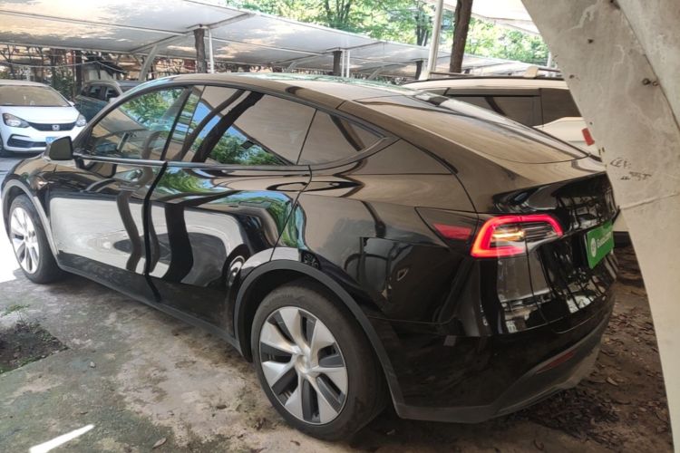 Tesla Model Y 2023 car image #7