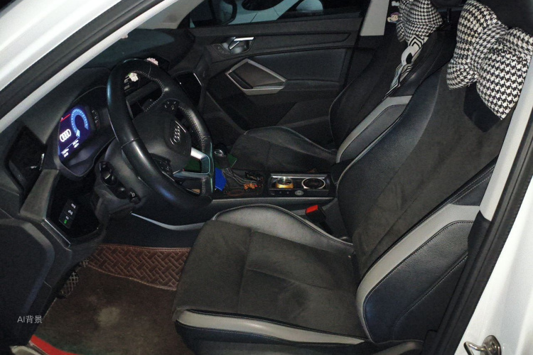 Audi Q3 2020 car image #17