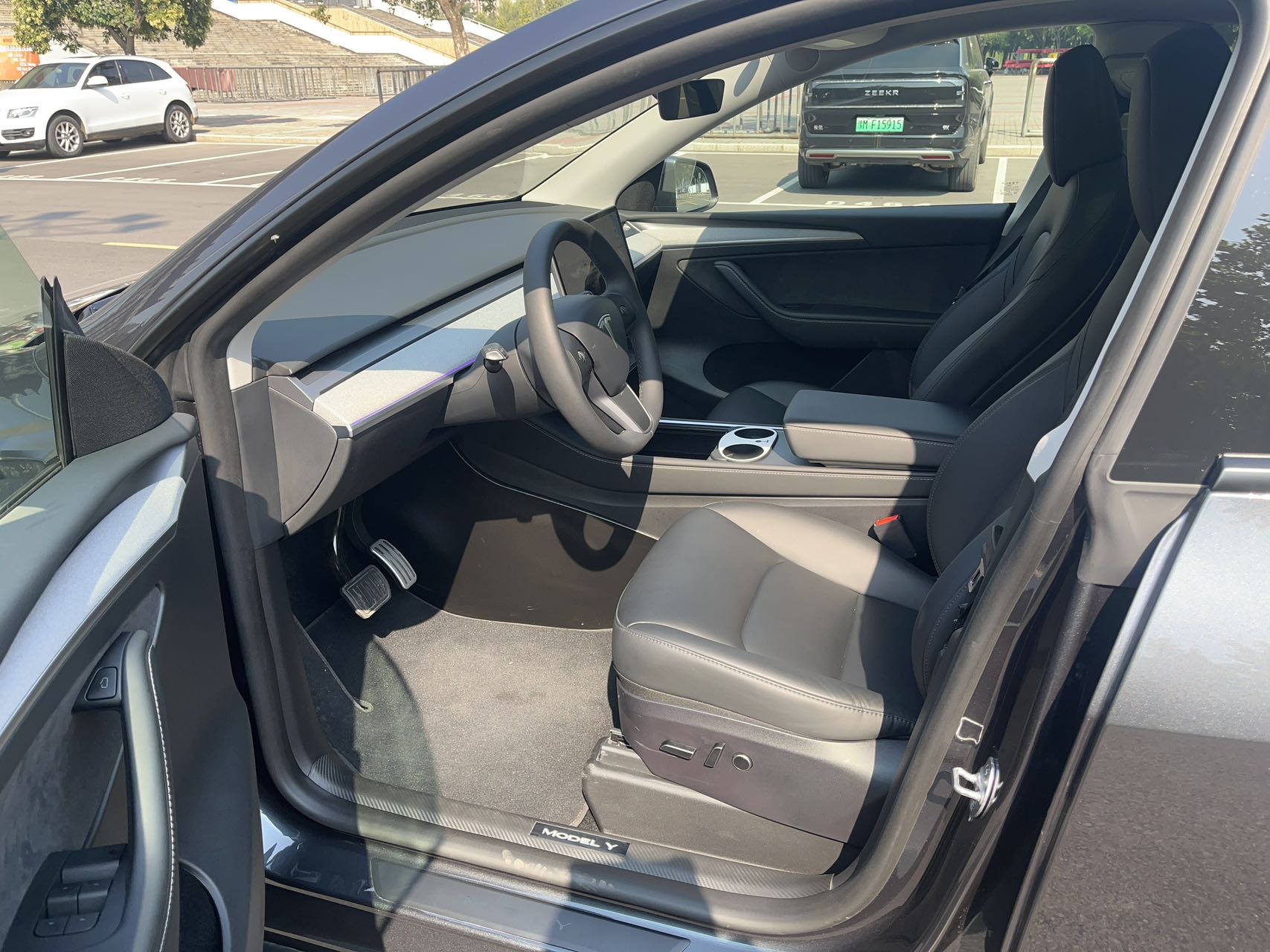 Tesla Model Y 2024 #5 Tesla Model Y 2024 car image #5