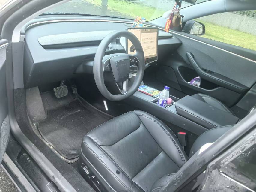 Tesla Model 3 2024 car image #2