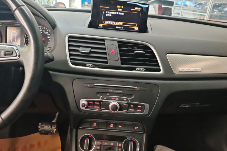 Audi Q3 2017 car image #17