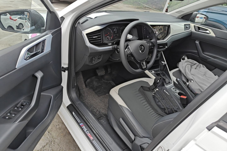 Volkswagen Polo 2021 car image #16
