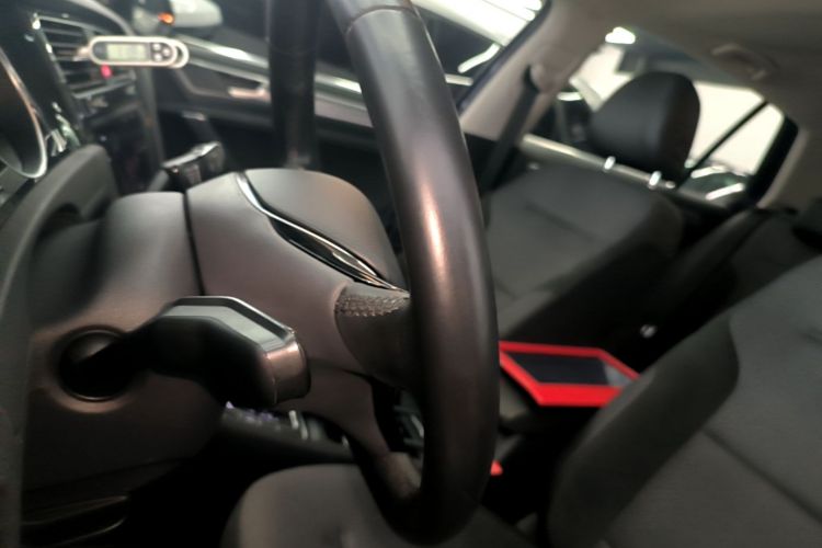 Volkswagen Golf 2020 car image #19