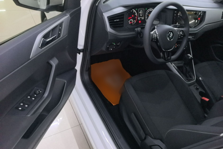 Volkswagen Polo 2021 car image #12