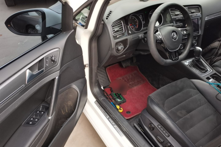 Volkswagen Golf 2019 car image #16
