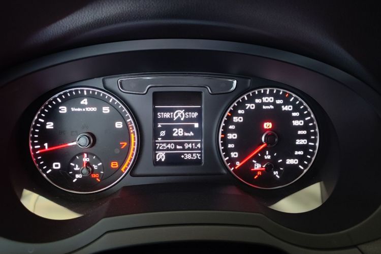 Audi Q3 2017 car image #13