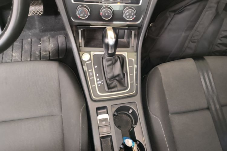 Volkswagen Golf 2020 car image #18