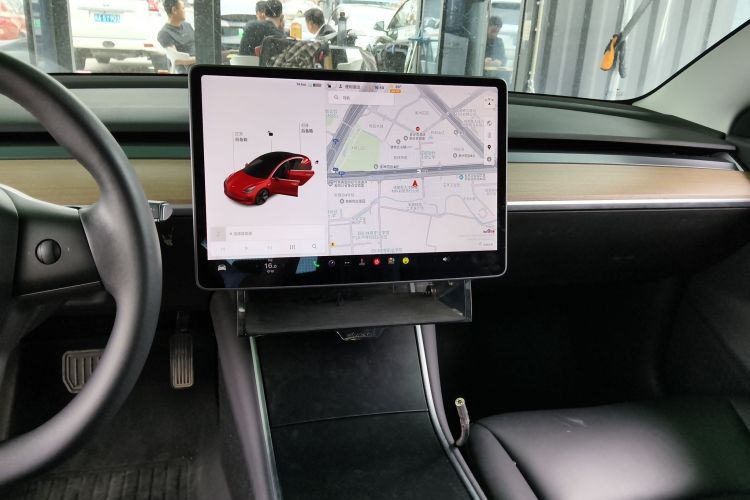 Tesla Model 3 2020 car image #13