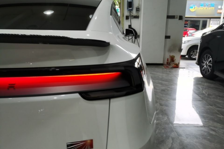 Tesla Model Y 2025 #8 Tesla Model Y 2025 car image #8