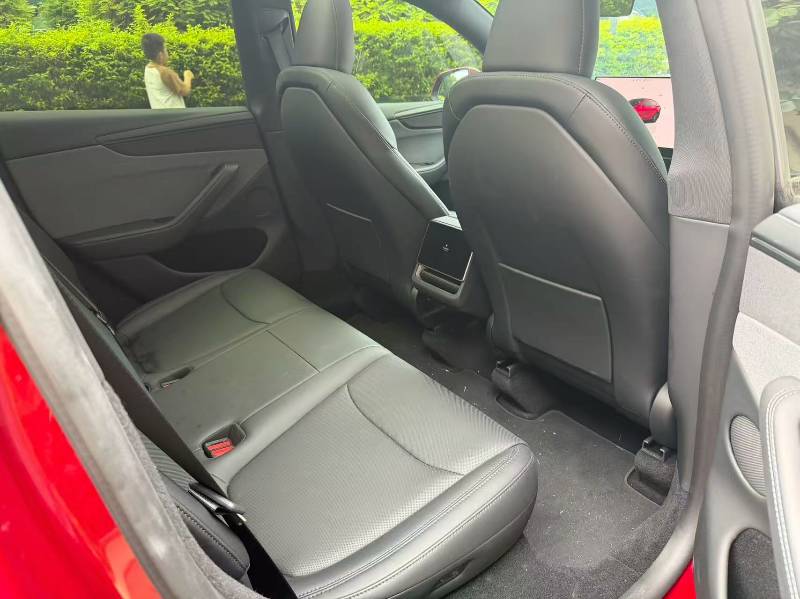 Tesla Model Y 2026 #6 Tesla Model Y 2026 car image #6