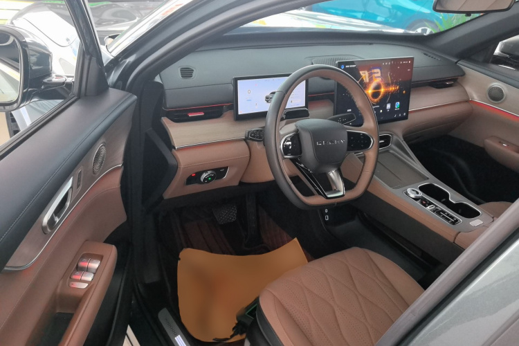 Chery Tiggo 8 Plus 2024 immagine di auto #16