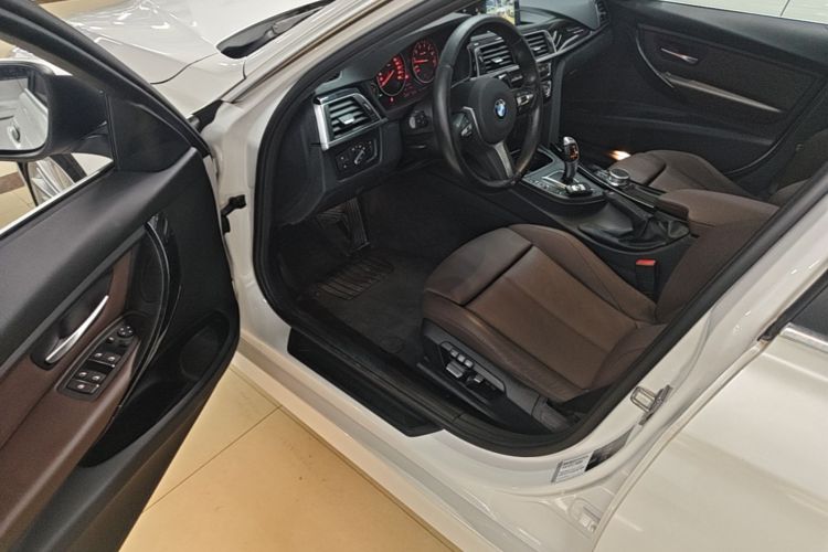 BMW 3 Series 2018 #16 BMW 3 Series 2018 car image #16