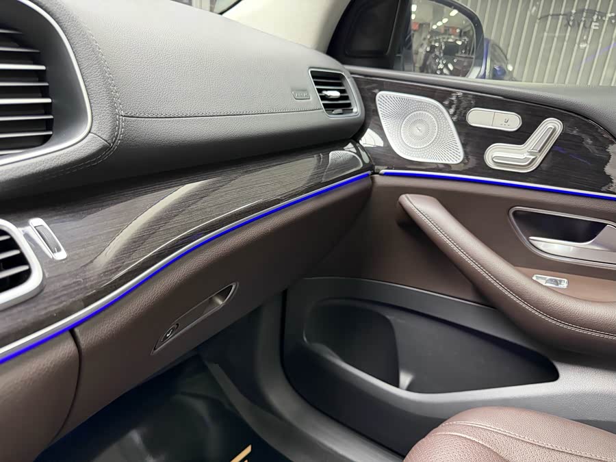 Mercedes-Benz GLE Class 2020 car image #53