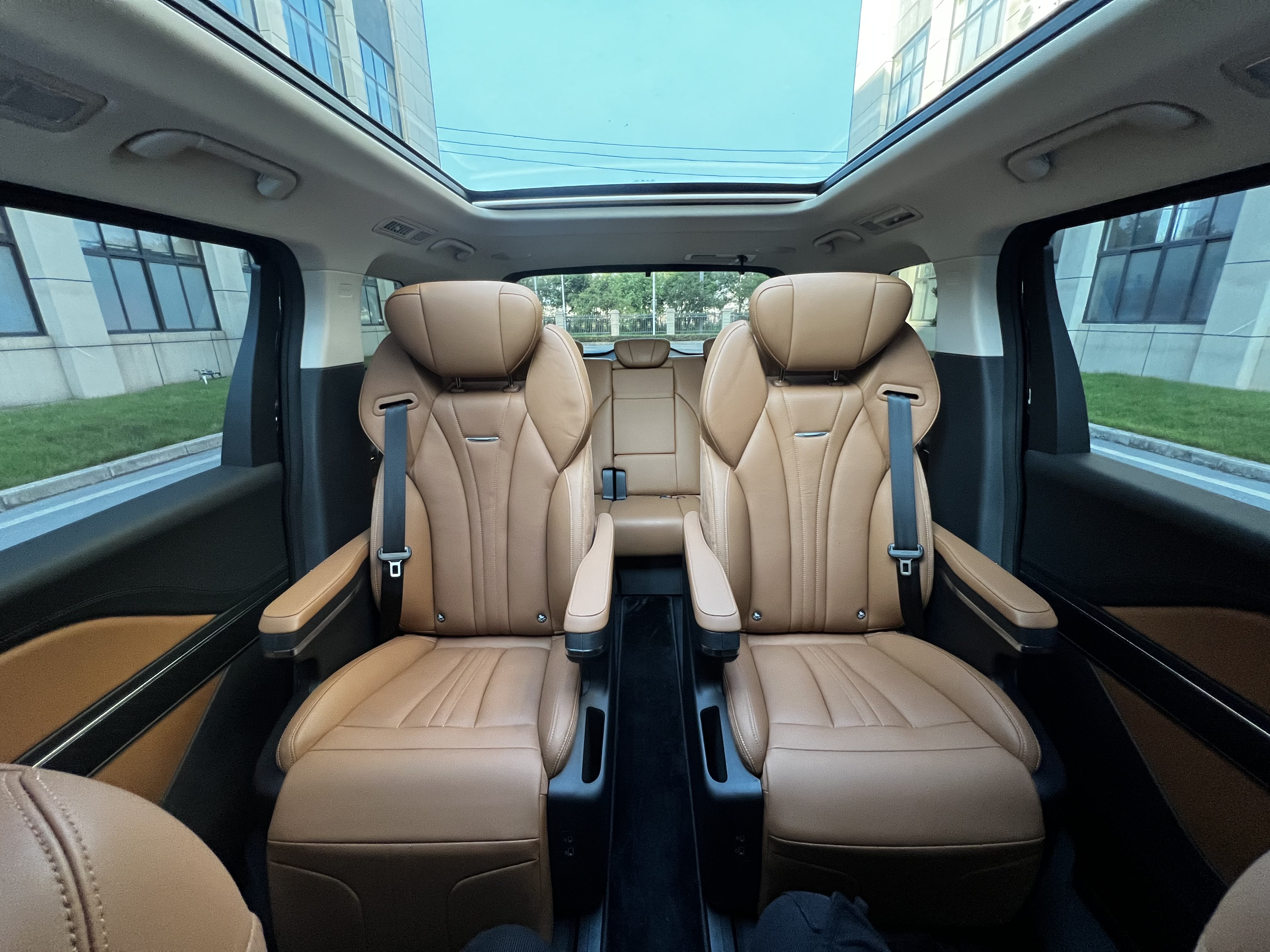 HongQi HQ9 PHEV 2024 #53 HongQi HQ9 PHEV 2024 car image #53