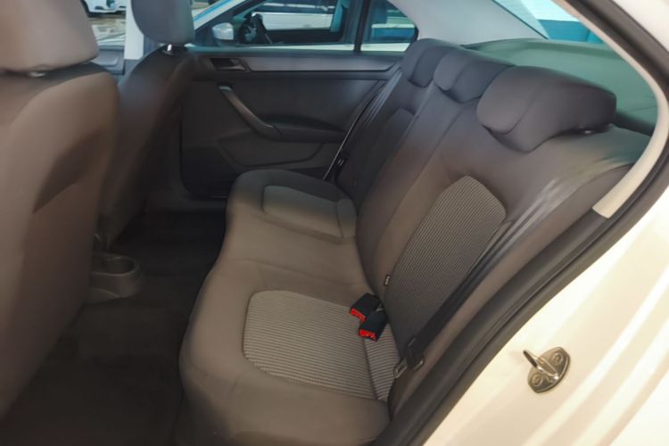 Volkswagen Santana 2017 car image #17