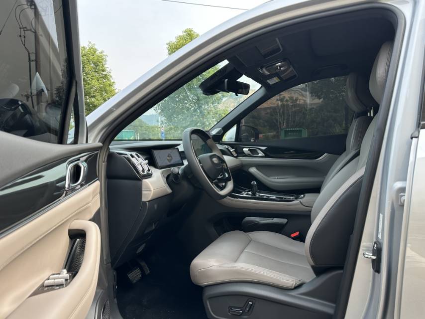 GEELY Boyue L 2025 car image #6