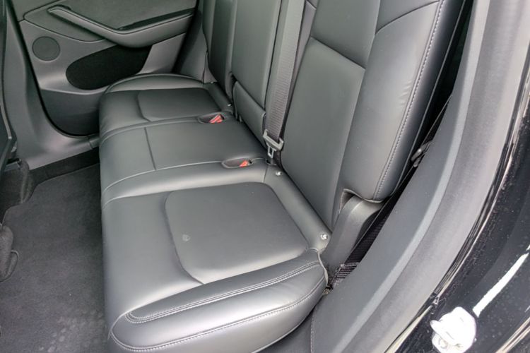 Tesla Model Y 2022 car image #17