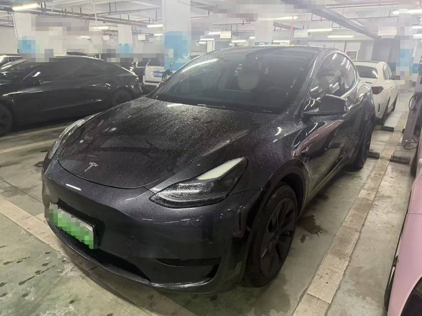 Tesla Model Y 2024 immagine di auto 