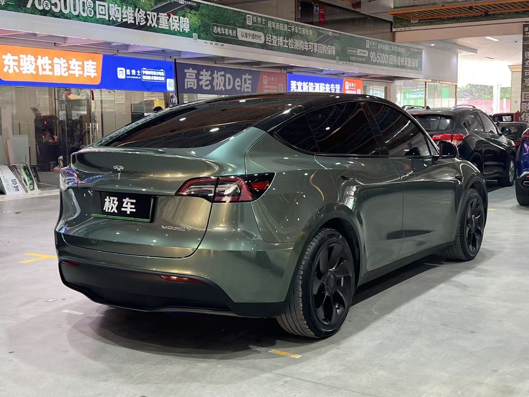 Tesla Model Y 2023 immagine di auto #9